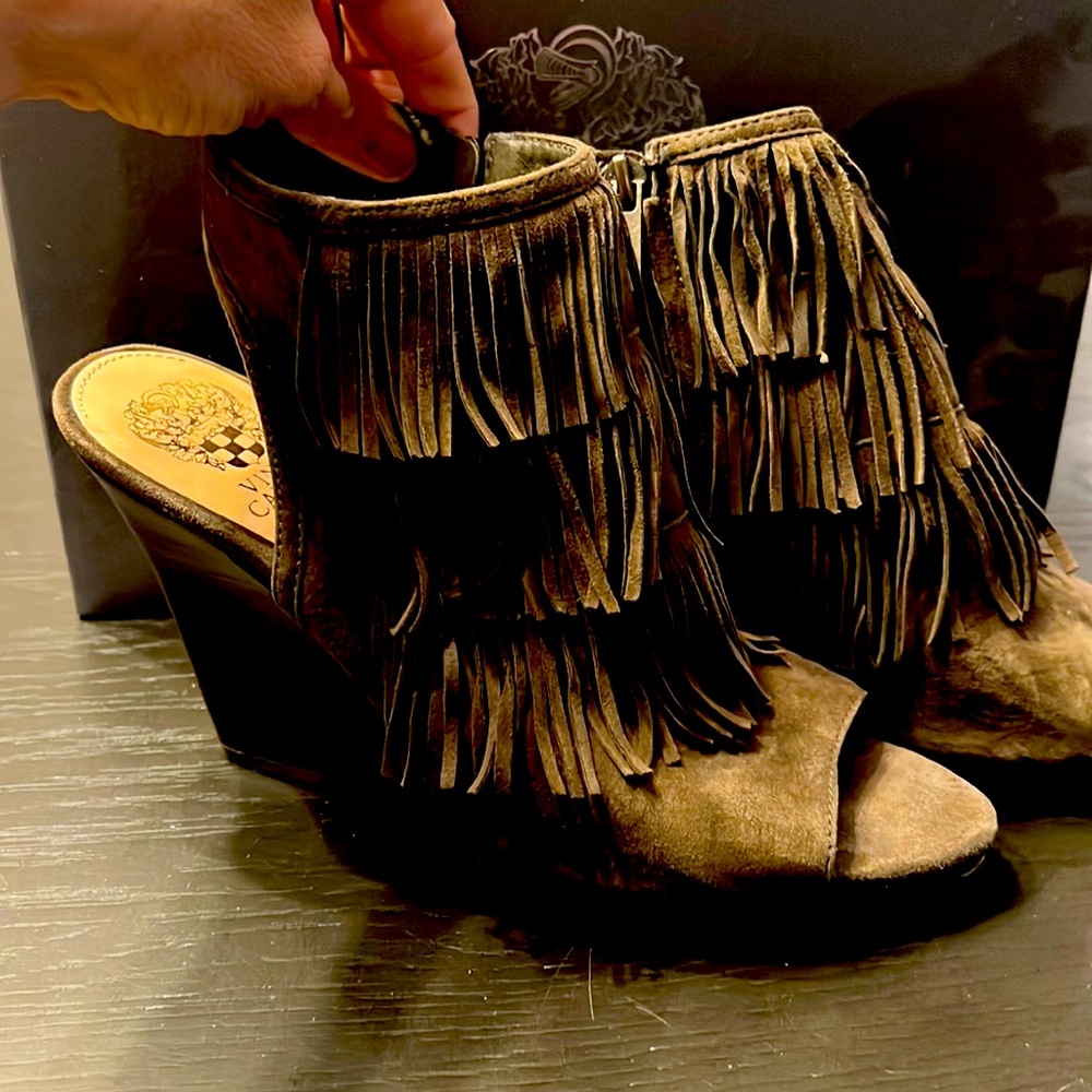 Vince Camuto fringed suede size 8.5